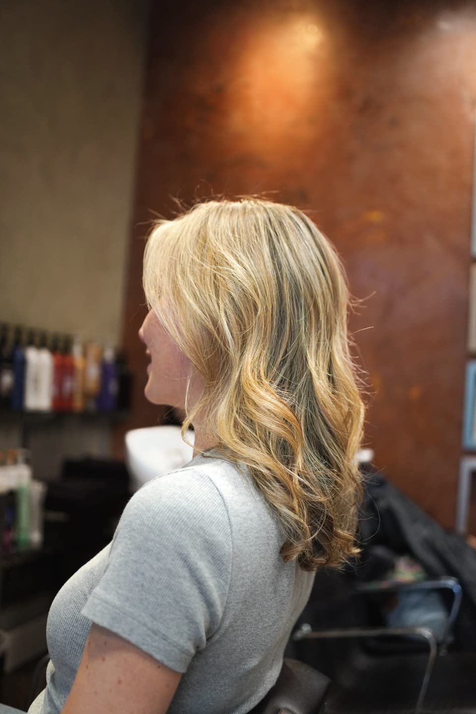A finished colour, side profile, against a warm salon wall.